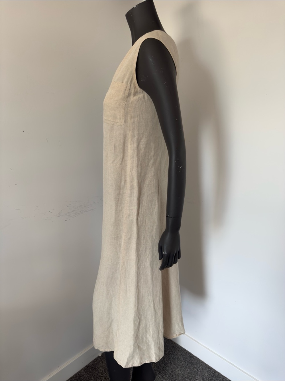 232. MaxMara Linen Sleeveless Button-Front Midi Dress in Beige - Picture 5 of 9